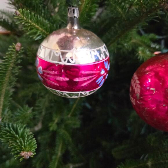 3 Vintage Glass Ornaments Shiny Brite plus Two Other - Picture 2 of 10